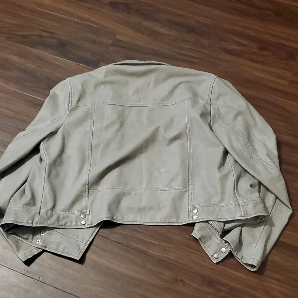 Lysse Light Gray Faux Leather Jacket with Snap Details - Picture 6 of 6